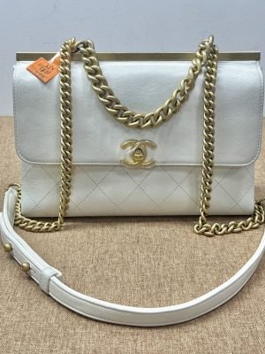 98% New Chanel Messenger Bag, Cream White, Gold Hardware